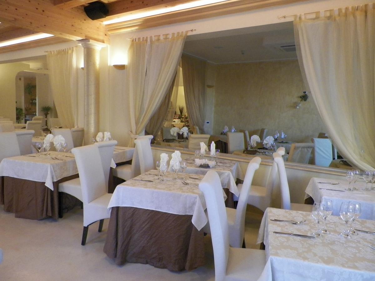 Hotel Azzurra ليدو ديلي ايستينسي المظهر الخارجي الصورة