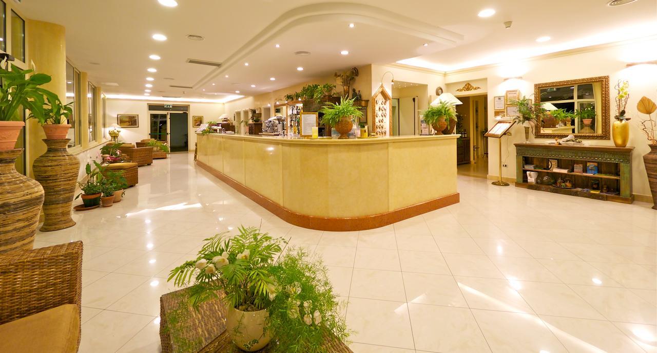 Hotel Azzurra ليدو ديلي ايستينسي المظهر الخارجي الصورة